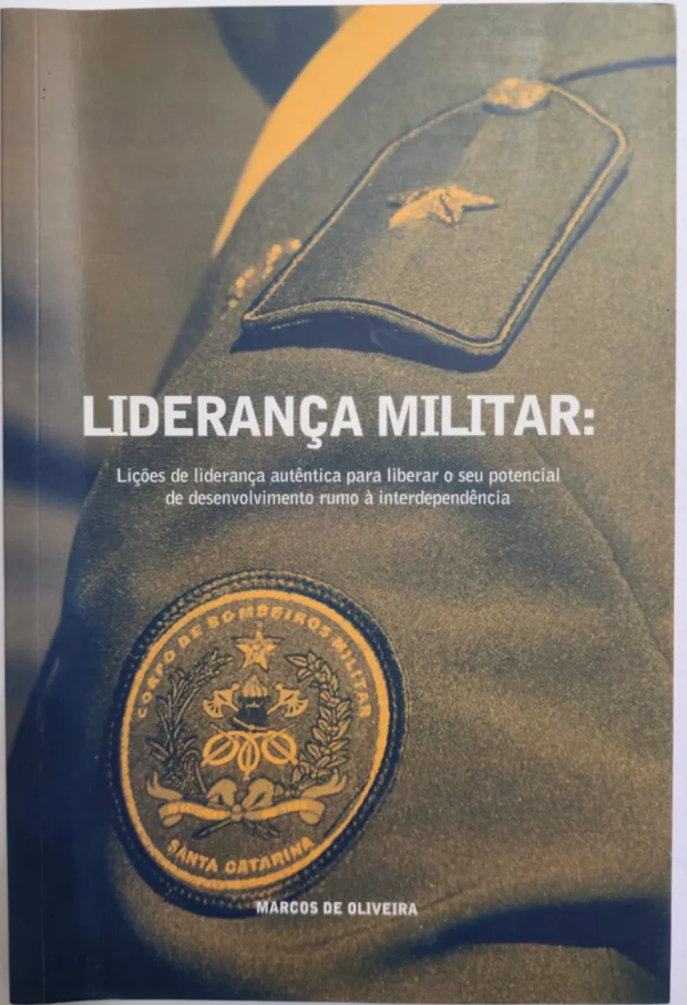 Capa do livro Liderança Militar, de Marcos de Oliveira